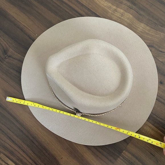 Tan cowboy hat - Picture 6 of 9